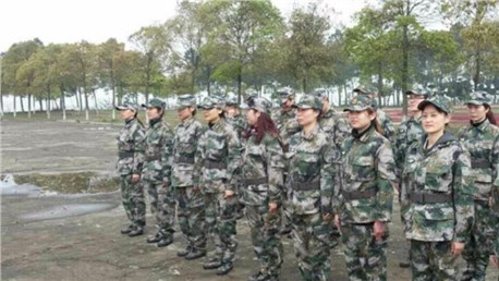 公司员工参加民兵预备役训练